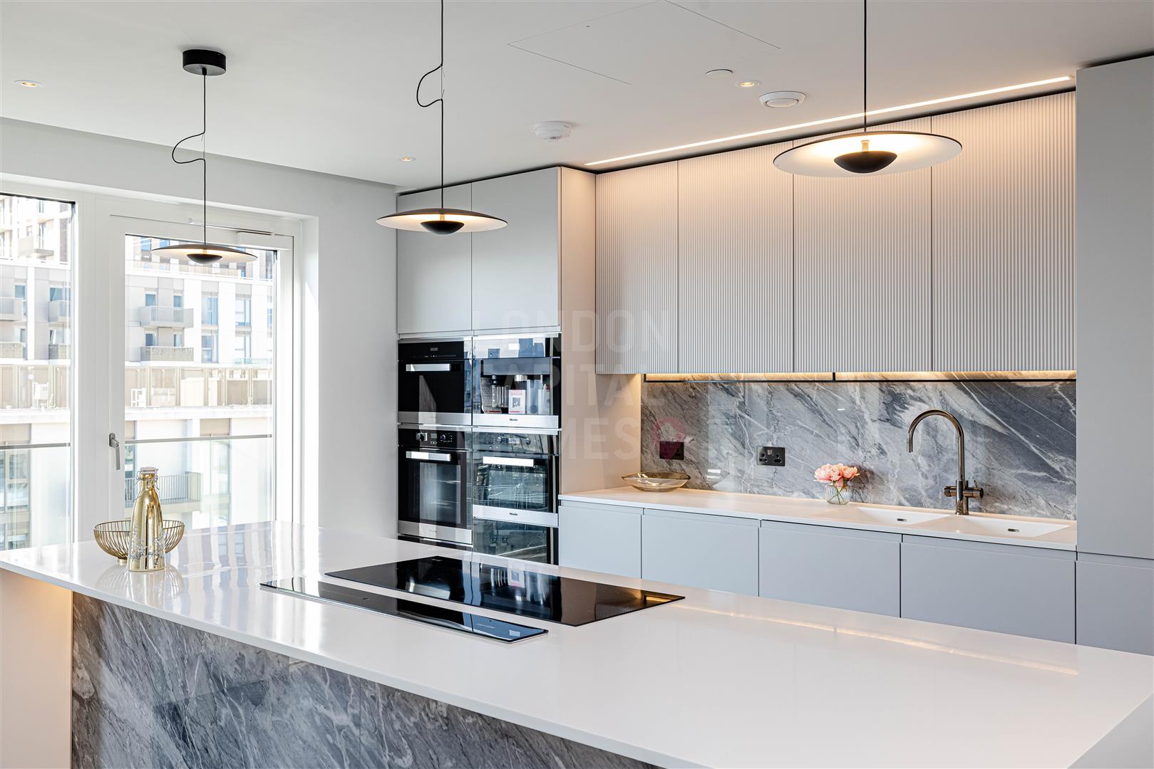 Lincoln Apartments, Fountain Park Way, London
